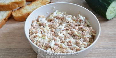 бутерброды с печенью трески и яйцом