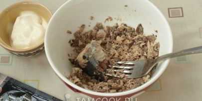 бутерброды с сайрой и яйцом