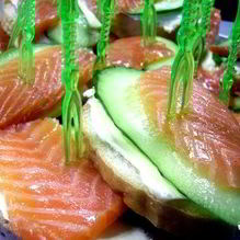 Рецепт Бутерброды с семгой и огурцом