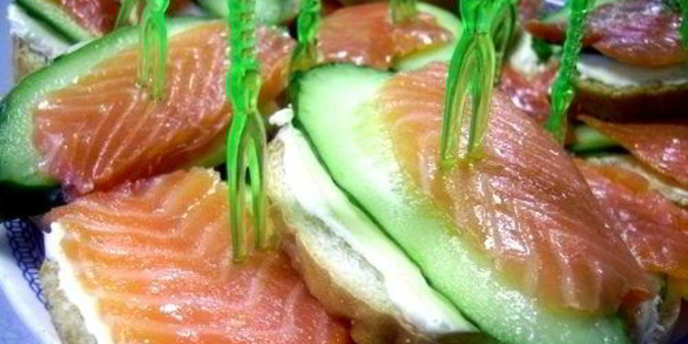 Рецепт бутерброды с семгой и огурцом