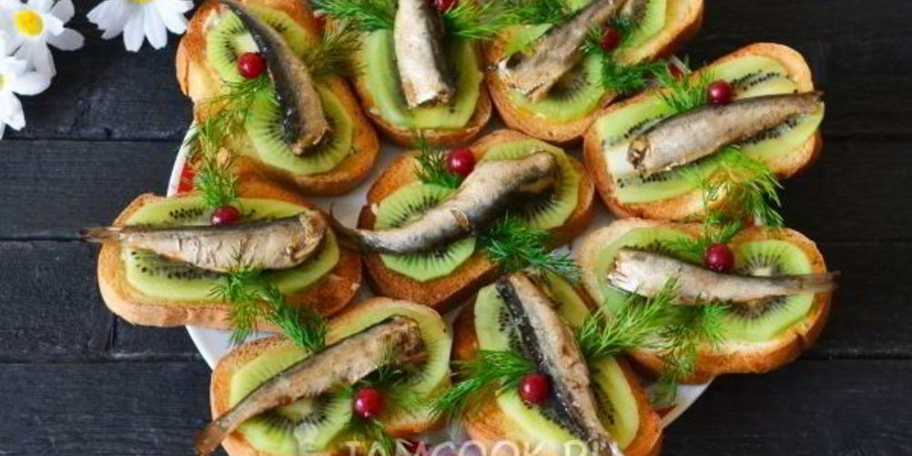 Рецепт бутерброды со шпротами и киви