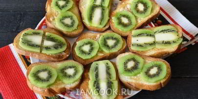 бутерброды со шпротами и киви