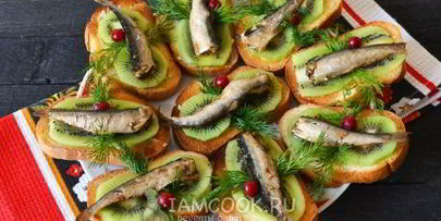 бутерброды со шпротами и киви