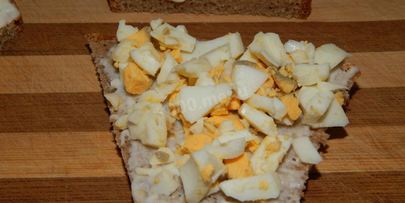 бутерброды со шпротами и свежим огурцом