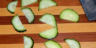 бутерброды со шпротами и свежим огурцом