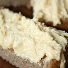 Рецепт Бутерброды со шпротами и сыром