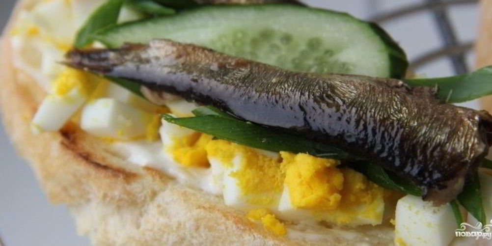 Рецепт бутерброды со шпротами, яйцом и огурцом