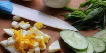 бутерброды со шпротами, яйцом и огурцом