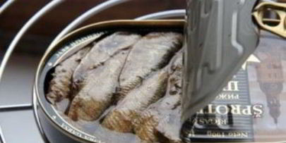 бутерброды со шпротами, яйцом и огурцом