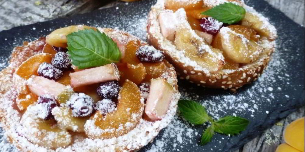 Рецепт горячие бутерброды с фруктами и ягодами