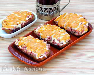 Горячие бутерброды с колбасой и сыром