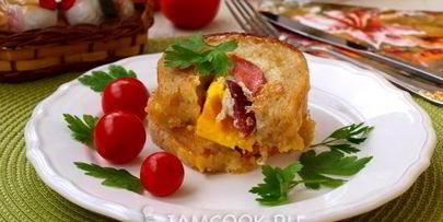 горячие бутерброды с колбасой и яйцом