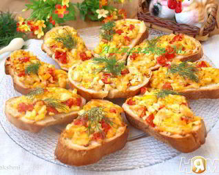 Горячие бутерброды с курицей и помидорами