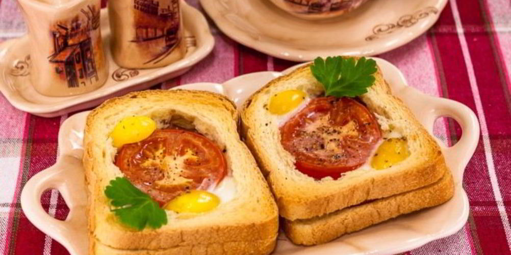 Рецепт горячие бутерброды с окороком, помидорами и яйцами