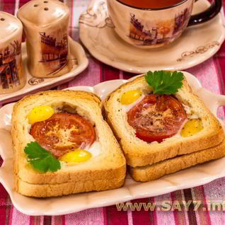 Горячие бутерброды с окороком, помидорами и яйцами