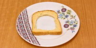 горячие бутерброды с окороком, помидорами и яйцами