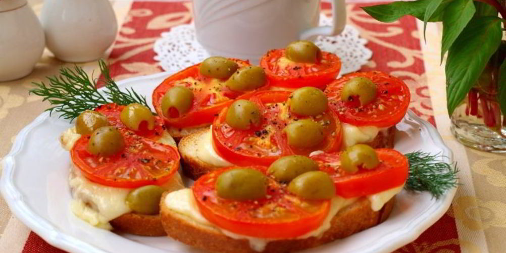 Рецепт горячие бутерброды с помидорами и моцареллой