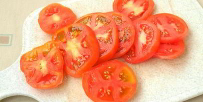 горячие бутерброды с помидорами и моцареллой