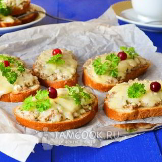 Горячие бутерброды с сайрой