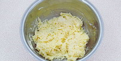 горячие бутерброды со шпротами и сыром