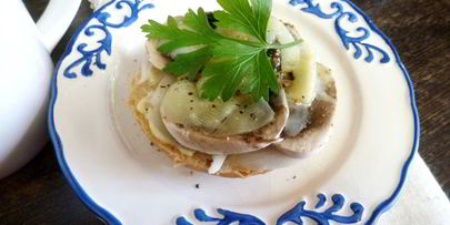 горячий бутерброд с шампиньонами