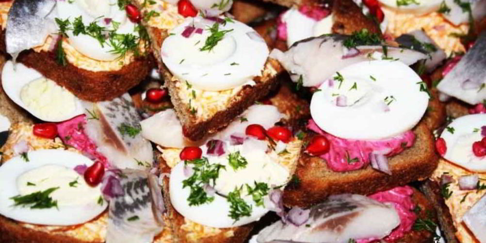 Рецепт хрустящие бутерброды с сельдью и яйцом