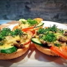 Рецепт Простые горячие бутерброды с овощами и грибами