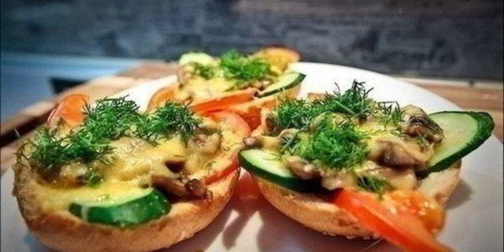 Рецепт простые горячие бутерброды с овощами и грибами