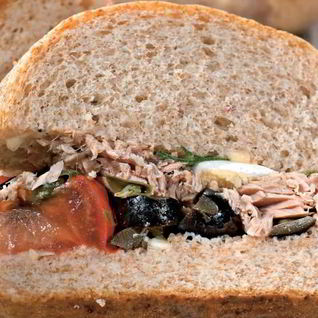 Закрытые бутерброды с салатом нисуаз