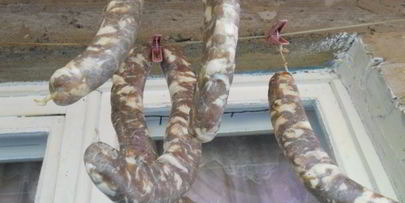 домашняя сыровяленая колбаса