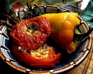 Фаршированные томаты и перцы Yemista