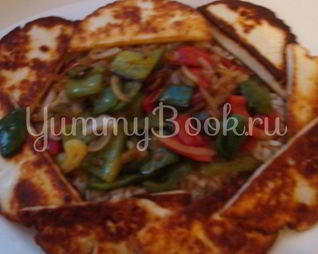 Горячая закуска из жареного риса, сыра и перца