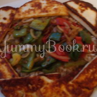 Горячая закуска из жареного риса, сыра и перца