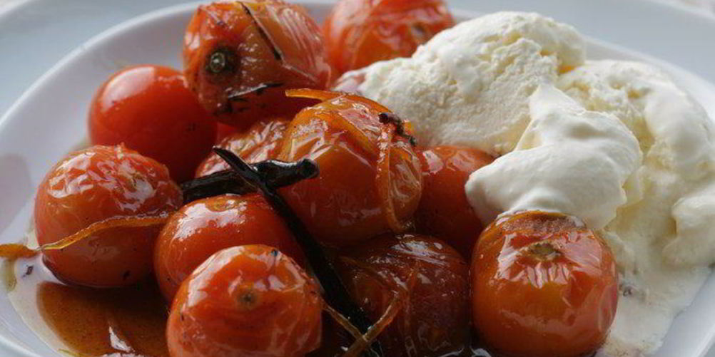 Рецепт карамелизированные помидоры со сметанным мороженым