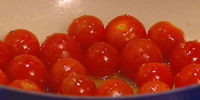 карамелизированные помидоры со сметанным мороженым