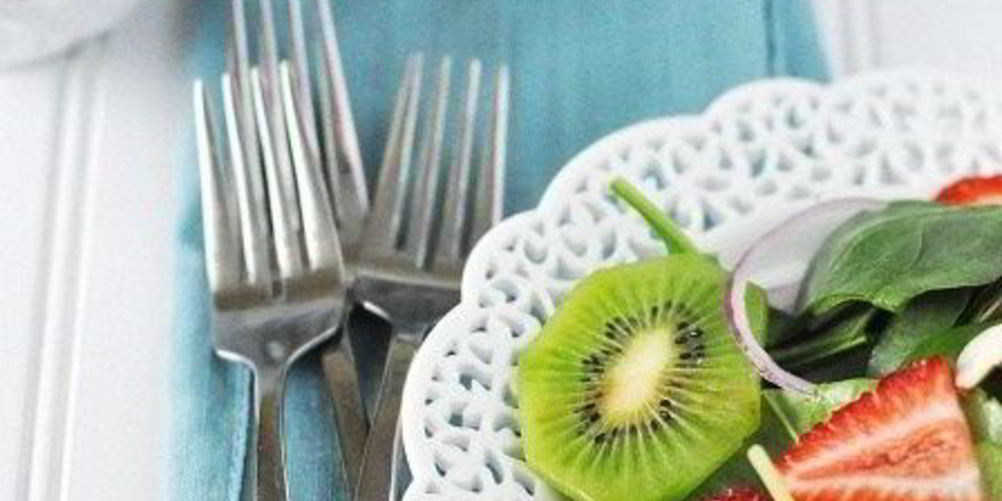 Рецепт карпаччо из киви и клубники с физалисом