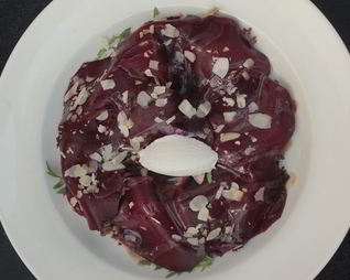 Карпаччо из свеклы с козьим сыром