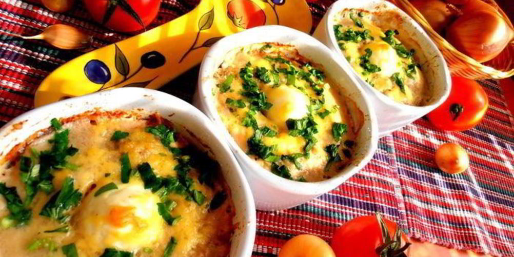 Рецепт хитрые яйца, запеченные в мясной шубке