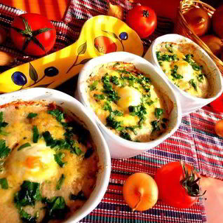 Хитрые яйца, запеченные в мясной шубке