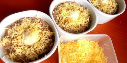 хитрые яйца, запеченные в мясной шубке