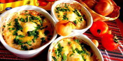 хитрые яйца, запеченные в мясной шубке