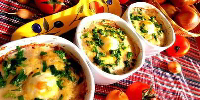 хитрые яйца, запеченные в мясной шубке