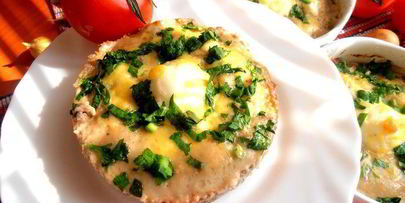 хитрые яйца, запеченные в мясной шубке