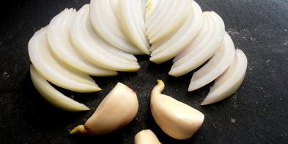 хитрые яйца, запеченные в мясной шубке