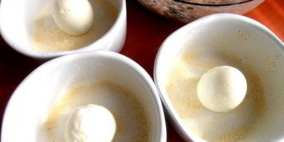 хитрые яйца, запеченные в мясной шубке