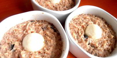 хитрые яйца, запеченные в мясной шубке