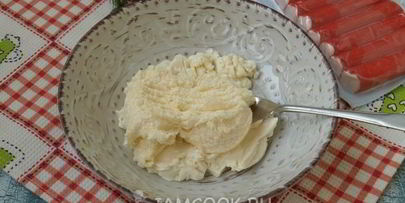 крабовые палочки, фаршированные рыбной икрой и болгарским перцем