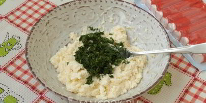 крабовые палочки, фаршированные рыбной икрой и болгарским перцем