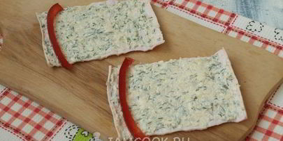 крабовые палочки, фаршированные рыбной икрой и болгарским перцем