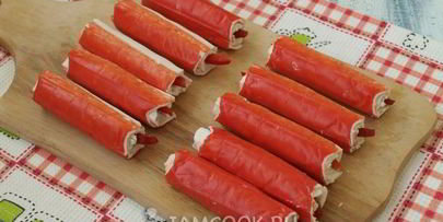 крабовые палочки, фаршированные рыбной икрой и болгарским перцем